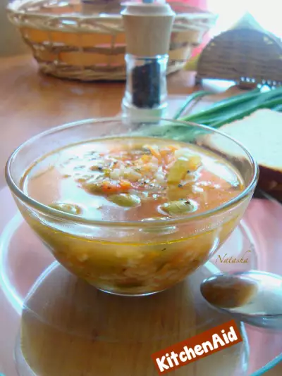 Суп с консервированными оливками и овощами с рисом