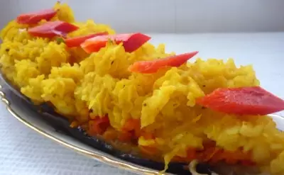 Баклажаны фаршированные овощным соте под картофельной шубкой
