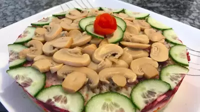 Постный слоеный салат без майонеза