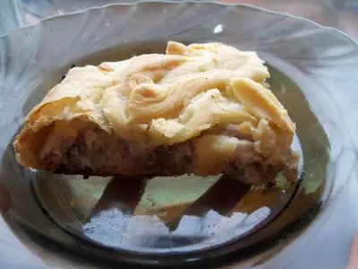 Пирог из слоённого теста с рыбой