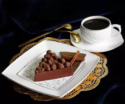 Шоколадная помадка с чайной крошкой и бергамотовым сиропом на основе earl grey.