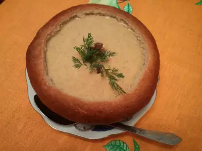 Грибной суп-пюре в хлебной тарелке