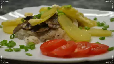 Запеченная рыба в духовке с картошкой и грибами под сметанным соусом