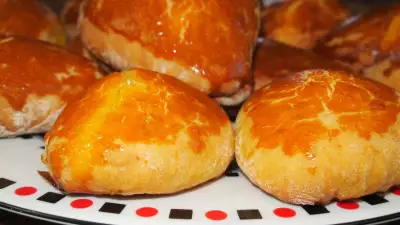 Оранжевые пирожки с творогом (на томатном соке)