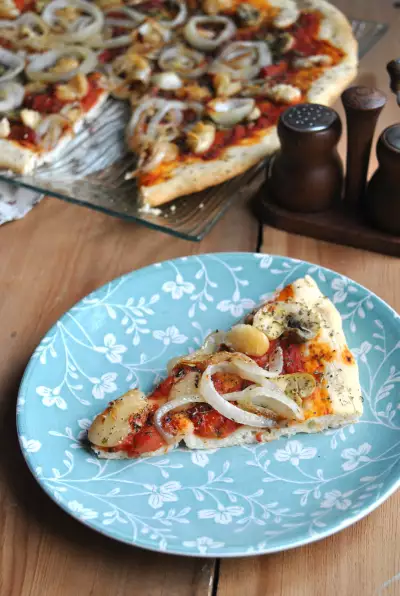 Постная пицца с шампиньонами и фасолью лима