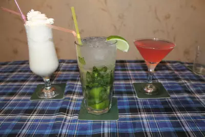 Три коктейля- "космополитен", "мохито", "пина колада"