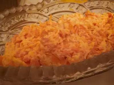 Сырный салат с морковью