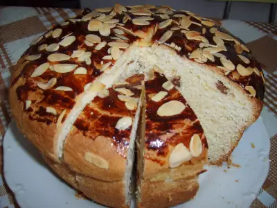 Традиционный пасхальный хлеб mazanec