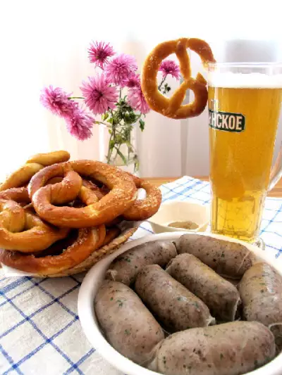 Брецель (brezel) — немецкий крендель к пиву. два варианта ,по баварски и по швабски.