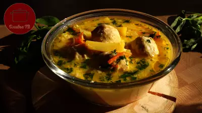 Необыкновенное блюдо! ешь и хочется еще! сливочный суп с куриными шариками