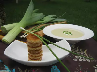 Классический холодный суп крем из картофеля  - "вишисуаз" ( vichyssoise).