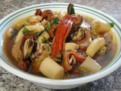 Азиатский суп с грибами и всякими гадами