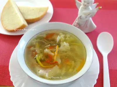 Рыбный супчик с цветной капустой и вермишелью (детское меню, мультиварка)