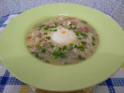 Тайский рисовый суп с яйцом
