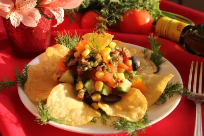Салат с кукурузой и овощами