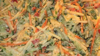 Супер-витаминный салат из кольраби