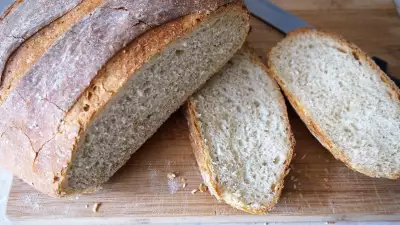 Хлеб домашний серый из трех сортов муки.