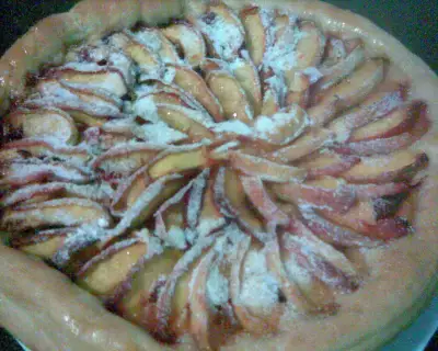 Постный фруктовый пирог из дрожжевого теста с нектаринами