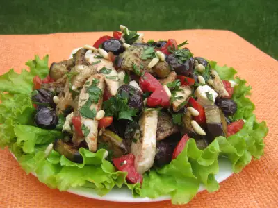 Салат с курицей и баклажаном восточное оливье