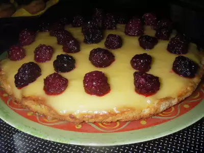 Пирог с ежевикой и лимонным кремом