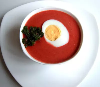 Свекольный суп-пюре с яйцом и капустой. "дуэль".