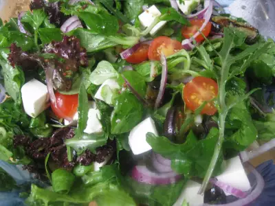 Салат с баклажанами и сыром фета