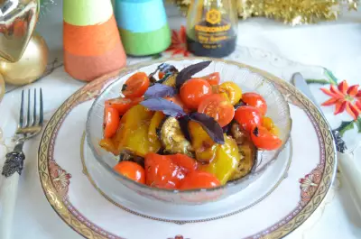 Острый салат из овощей-гриль и томатов черри