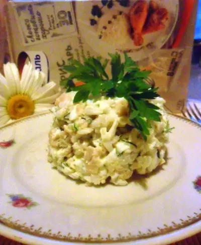 Салат из кальмаров с рисом и яйцом ностальгический