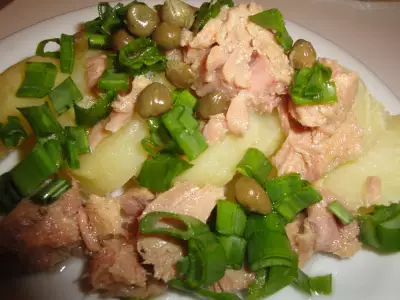 Холодный  картофельный салат с тунцом