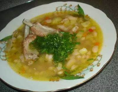 Суп из белой фасоли на бульоне из свинных ребрышек
