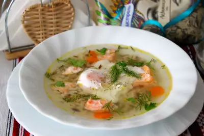 Суп из сёмги с рисом акватика микс и яйцом пашот