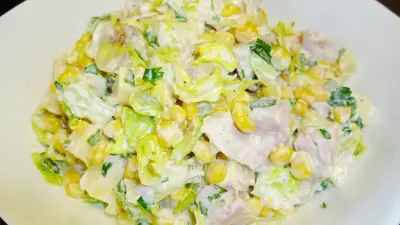 Салат из  курицы с кукурузой и сыром