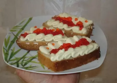 Пирожное "бутерброды с красной икрой"