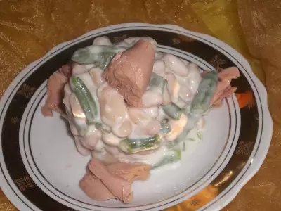Фасолевый салатик с тунцом