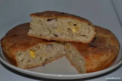 Пирог кекс из цельнозерновой муки с рыбой и сыром