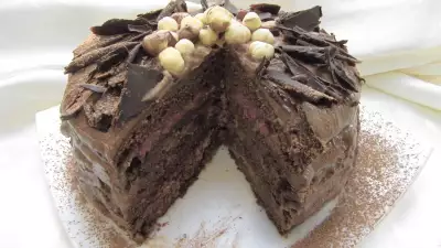 шоколадный торт с лесными орехами