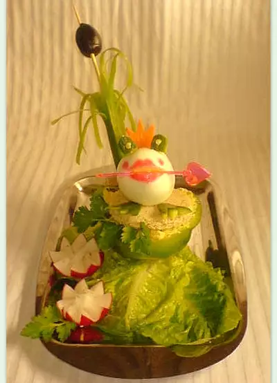 "царевна-лягушка", как вариант оформления для салата или детской закуски.