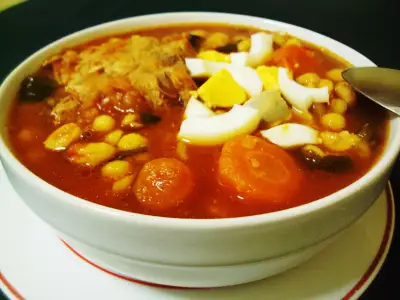 Нутовый суп с мясом и овощами.