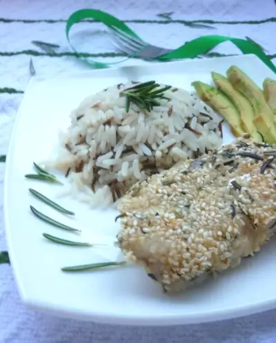 Рыбное филе в кунжутно-розмарином панцире с рисом акватика mix за 30 минут