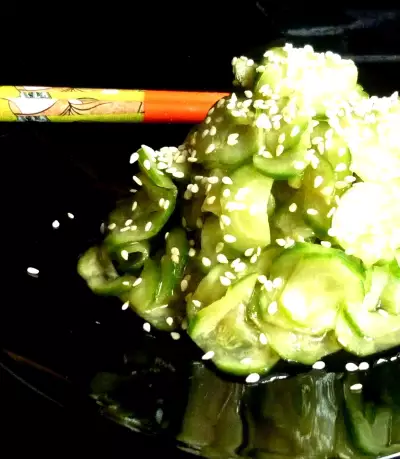 Закуска салат суномодо из быстрых маринованных огурчиков