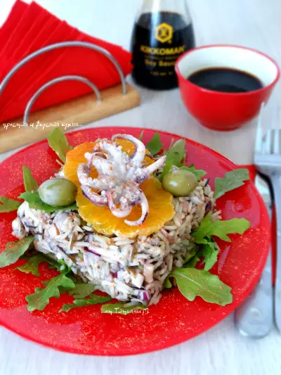 Рисовый экспрессо салат с осьминогами и соевым соусом