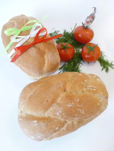 Pane rustico di sorelle simili или деревенский хлеб сестeр симили