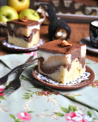 Ванильно-шоколадный пирог с яблоком, пудингом и шоколадным топпингом по мотивам «дунайские волны»