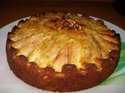 Грушевый  пирог  с кардамоном и медом
