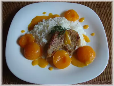 Мясо с абрикосами под медово апельсиновым соусом