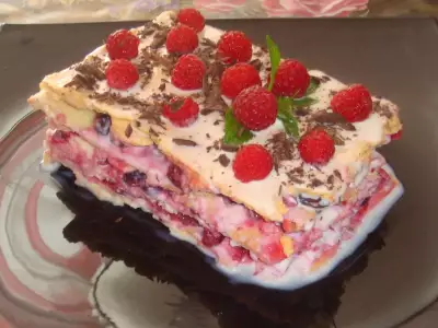 Мини-торт  из мацы с ягодами
