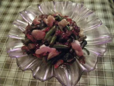 Салат с грибами и вишней "ларчик-плиз"