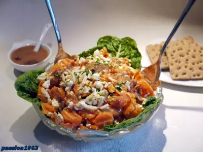 Пикантный морковный салат с брынзой и фруктовой заправкой