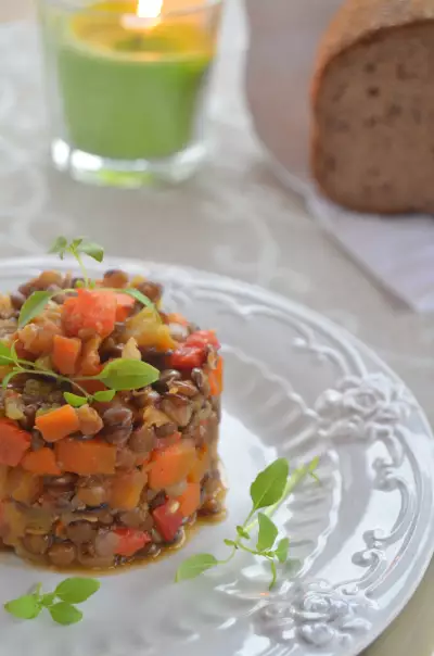 Рагу из чечевицы с печеными овощами и беконом в мультиварке. тест-драйв с окраиной