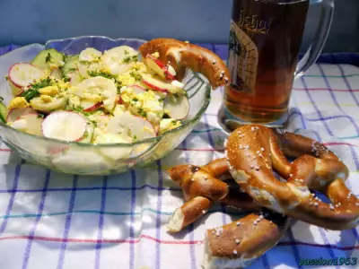 Баварский салат с редиской, редькой и яично-горчичной запрaвкой